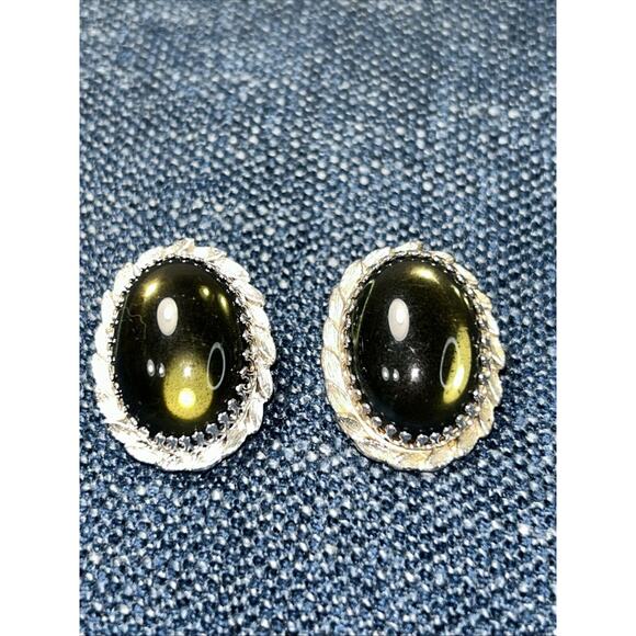 Vintage Emmons Clip On Green Glass Cabochon Earrings 1 1/4” Silvertone - Picture 1 of 8